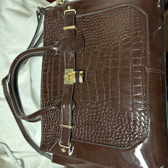 Elegant Brown Shoulder Bag - Picture 1 of 5